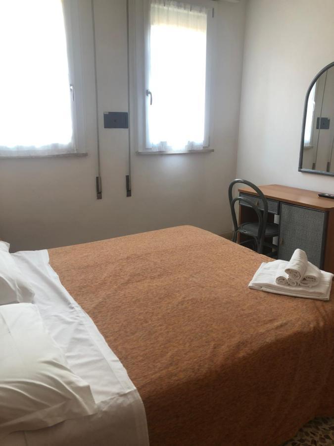 Hotel Del Falco Cervia Bagian luar foto