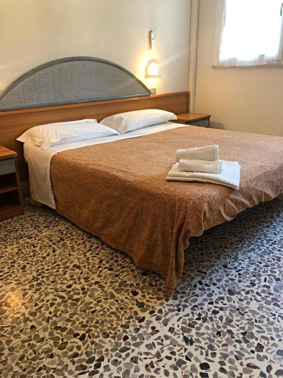 Hotel Del Falco Cervia Bagian luar foto