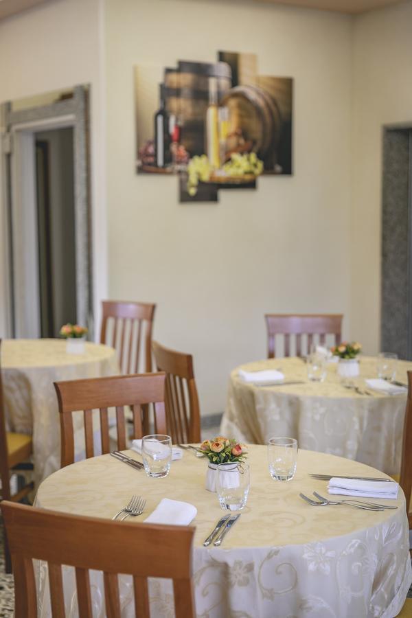 Hotel Del Falco Cervia Bagian luar foto